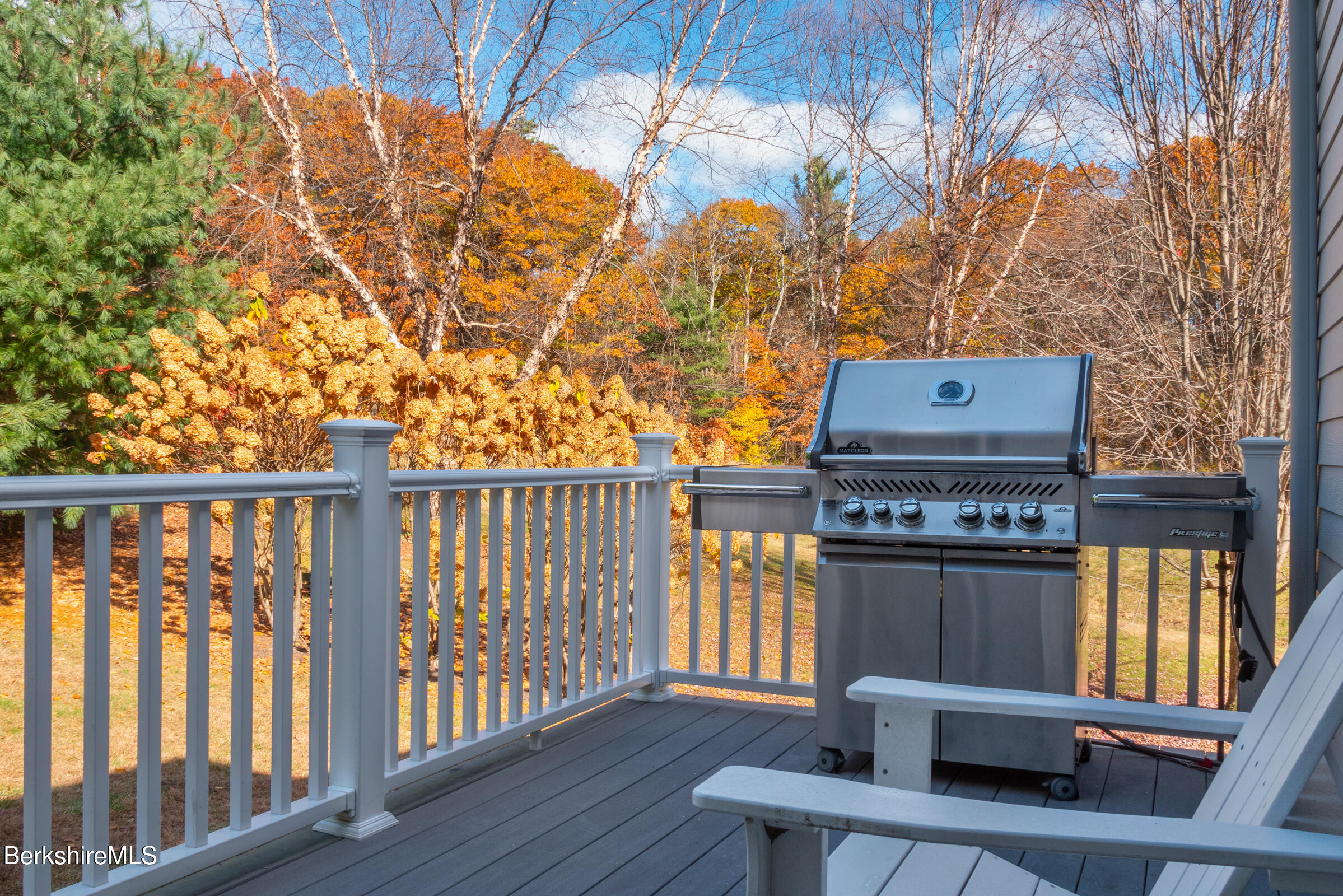 62 Stockbridge Terrace Lee, MA 01238 - Photo 19 of 49 a balcony with a stove