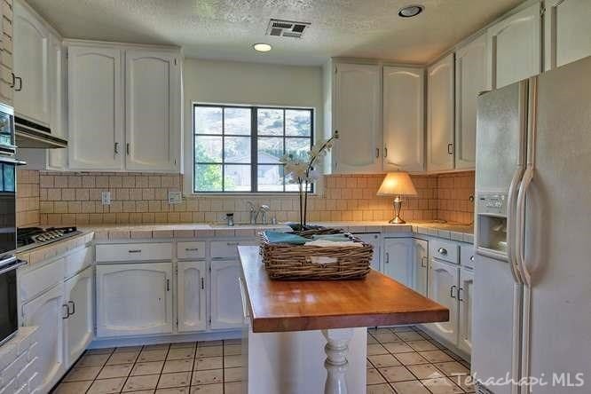 26300 Bear Valley Road Tehachapi, CA 93561 - Photo 9 of 44 Gallery Image 9