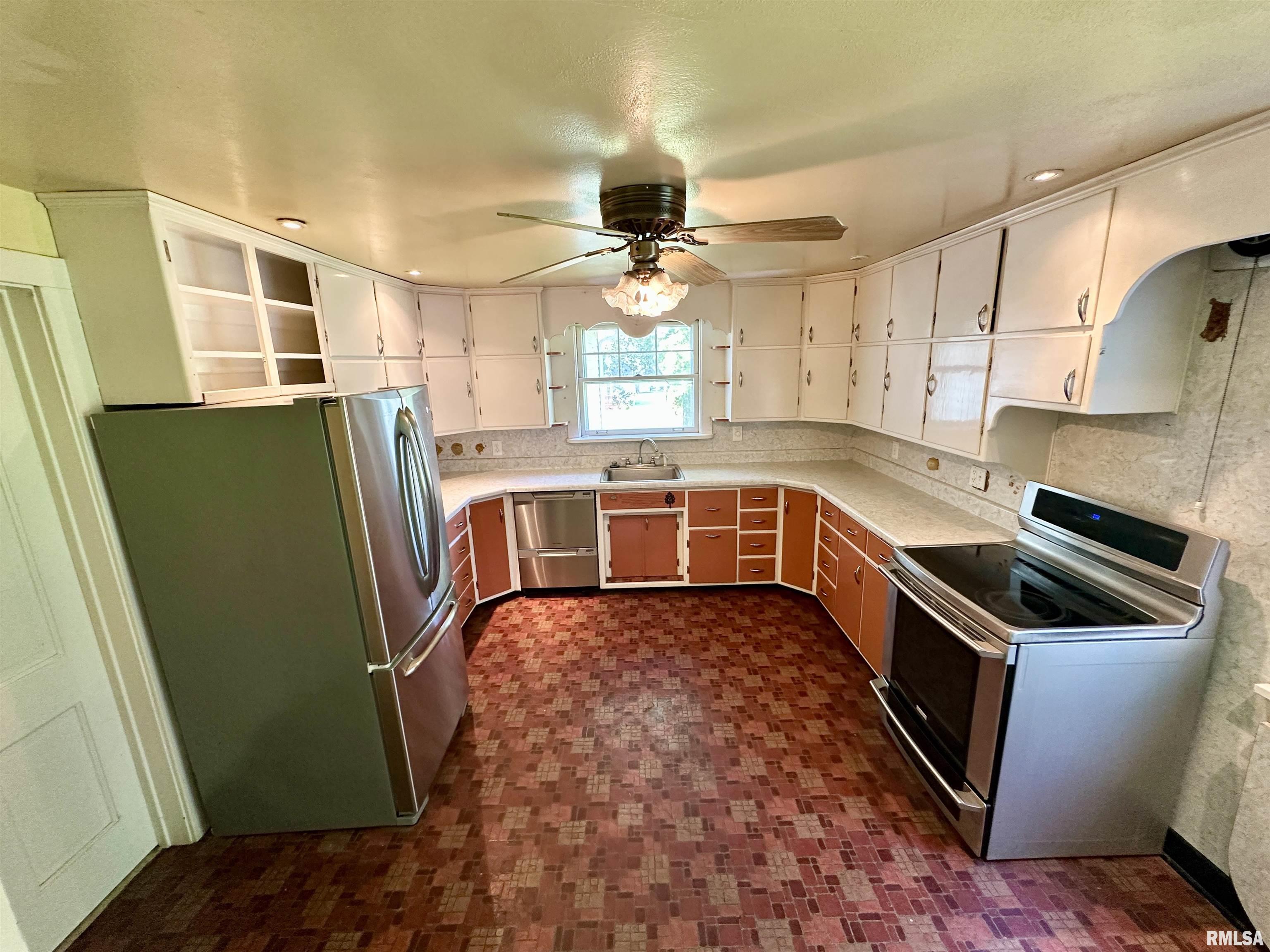 2100 Mound Road Jacksonville, IL 62650 - Photo 28 of 89 Gallery Image 28