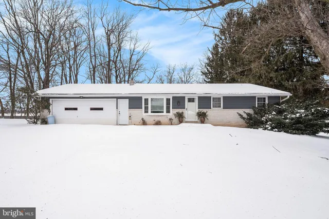 $300,000 | 2141 Cloverfield Drive, Lebanon, PA 17046