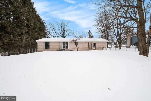 $300,000 | 2141 Cloverfield Drive, Lebanon, PA 17046