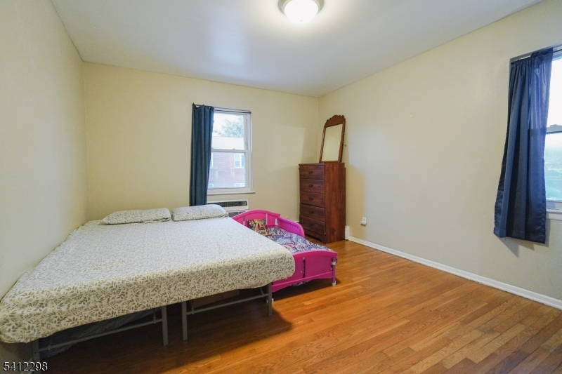 72 Fox Road, Unit 1B Edison, NJ 08817 - Photo 18 of 29 a bedroom with a bed and a dresser