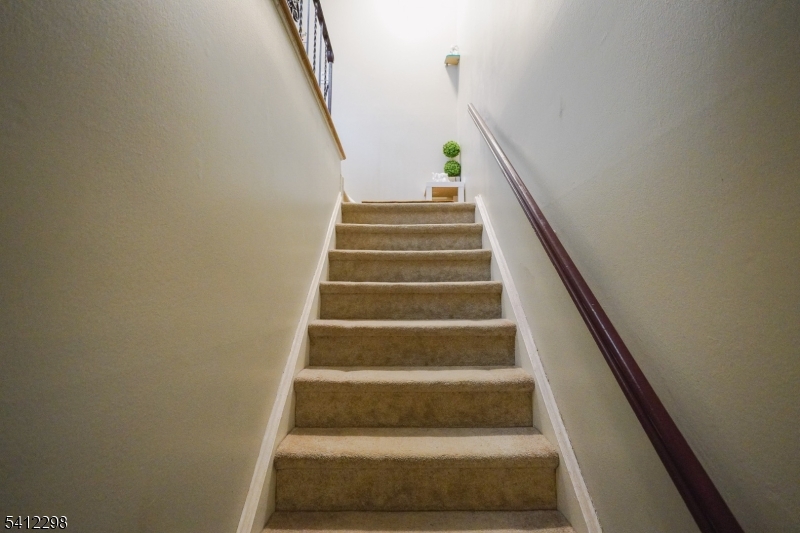 72 Fox Road, Unit 1B Edison, NJ 08817 - Photo 6 of 29 a view of entryway