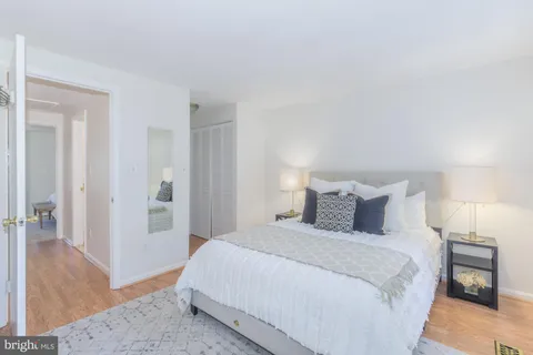 $370,000 | 20528 Strath Haven Drive, Gaithersburg, MD 20886