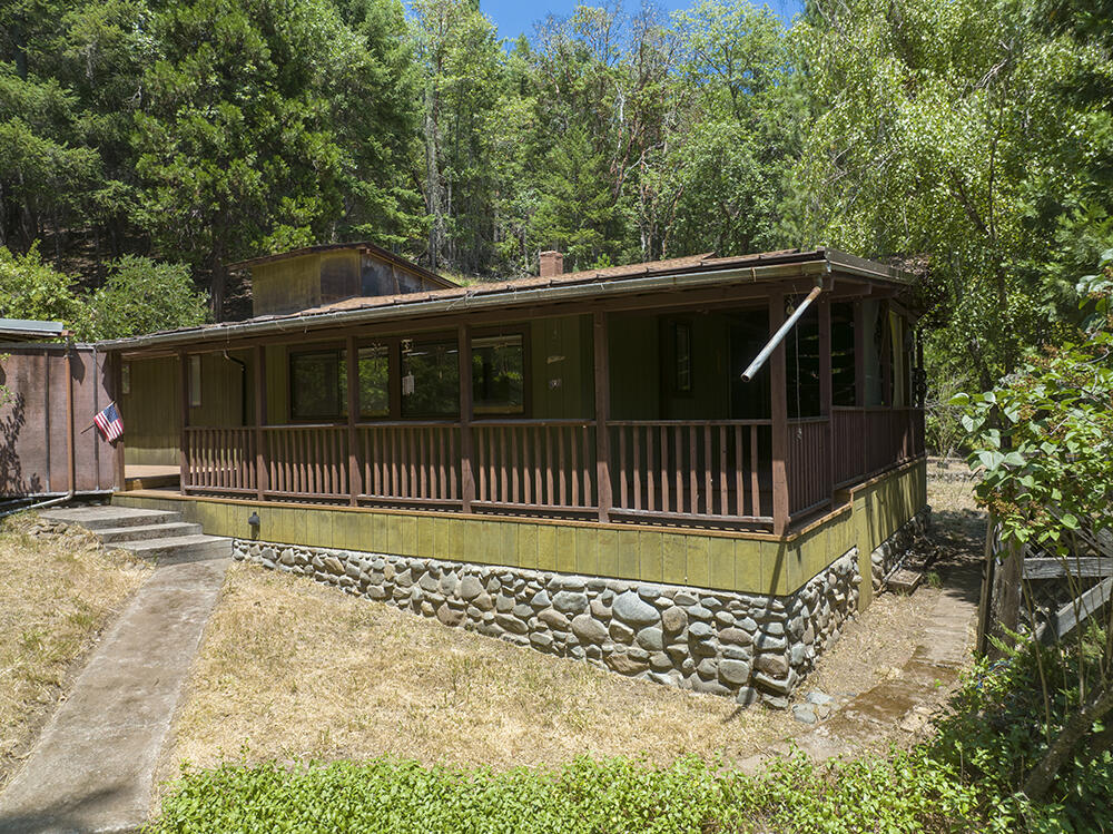 2756 Robertson Bridge Road Grants Pass, OR 97526 - Photo 13 of 46 10