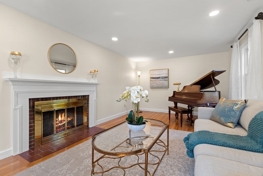 5 Lovell Road Lynnfield, MA 01940 - Photo 3 of 28 Gallery Image 3