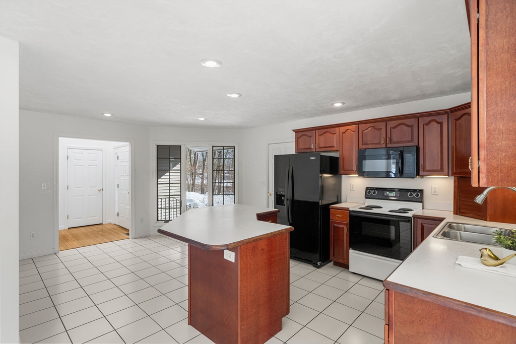 41 Martins Pond Road Groton, MA 01450 - Photo 4 of 30