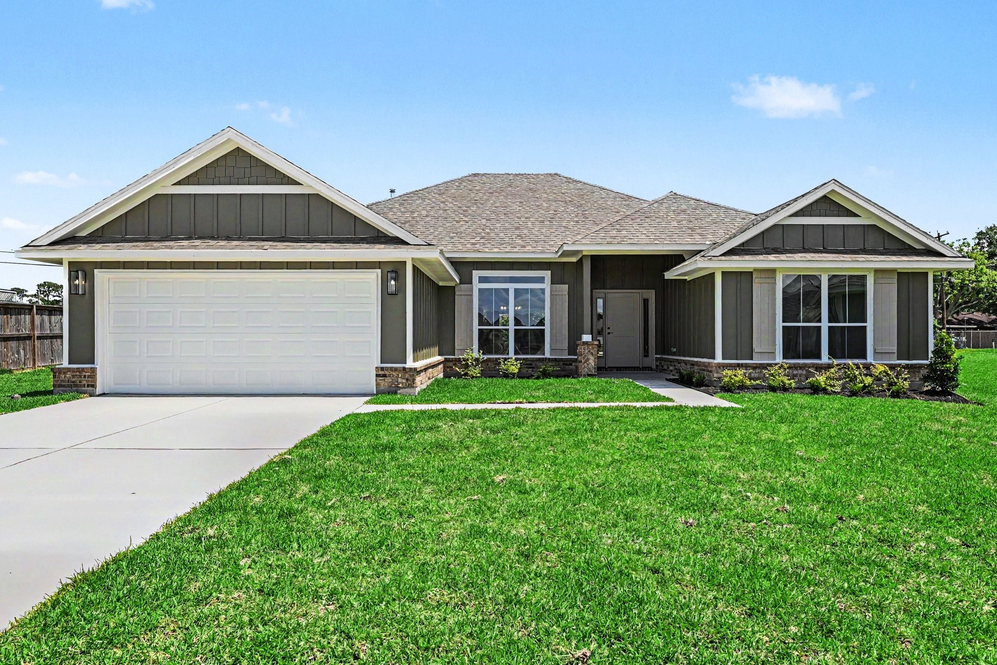 10 Greystone Court Angleton, TX 77515 - Photo 2 of 28