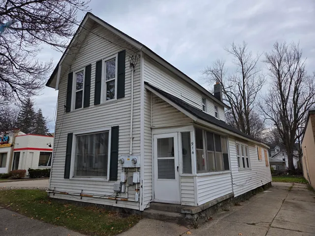 $239,900 | 914 Fulton Street West, Grand Rapids, MI 49504