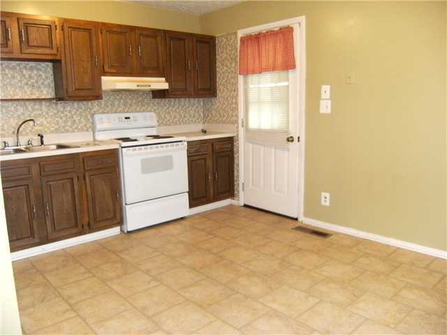 421 Lombard Road Columbus, OH 43228 - Photo 8 of 24 Gallery Image 8