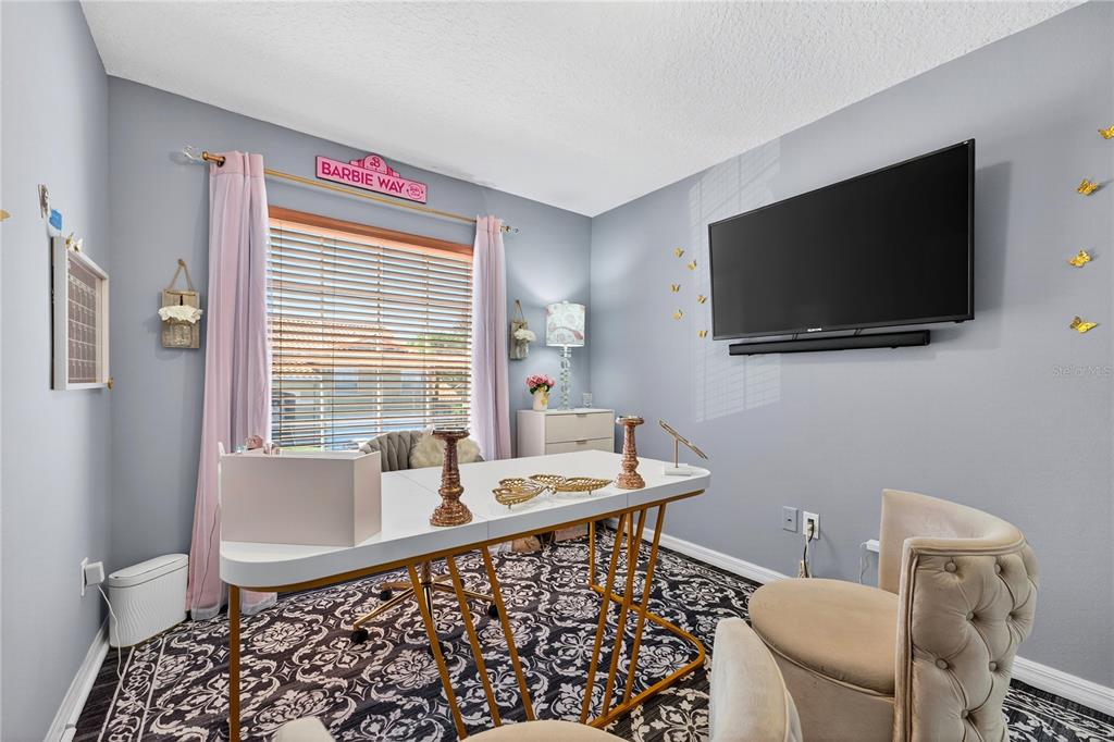 5336 Edgewater Way Oxford, FL 34484 - Photo 15 of 45 a living room with furniture and a flat screen tv