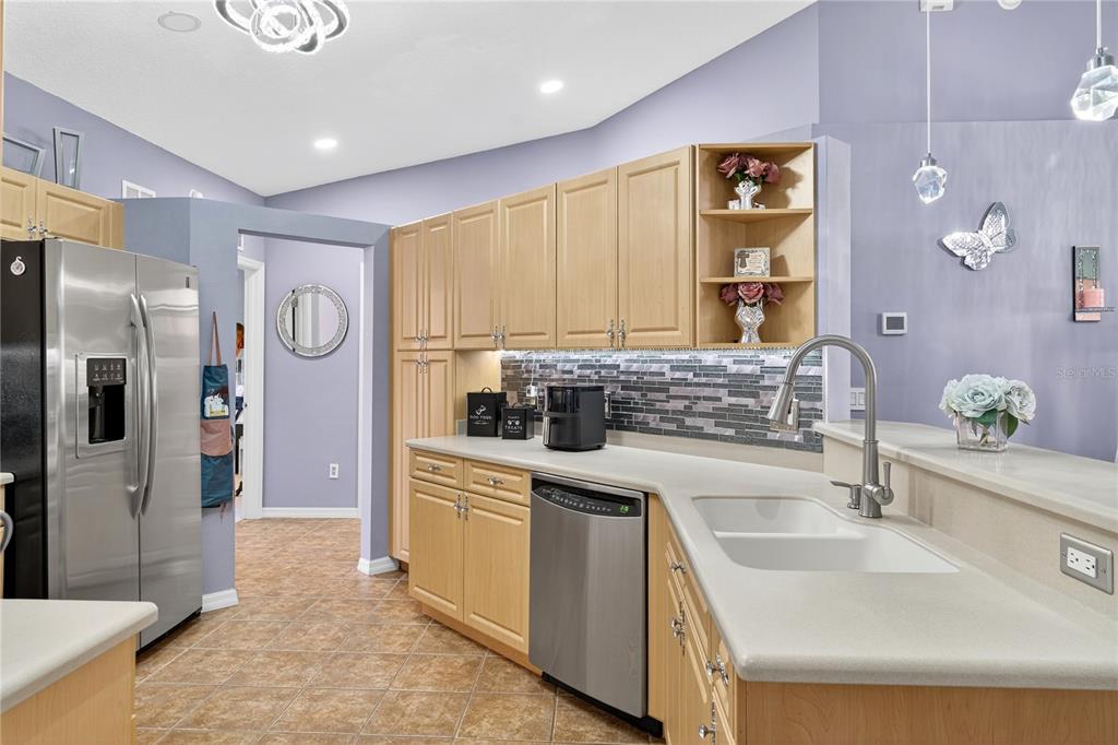 5336 Edgewater Way Oxford, FL 34484 - Photo 35 of 45 a kitchen with stainless steel appliances granite countertop a sink stove and refrigerator