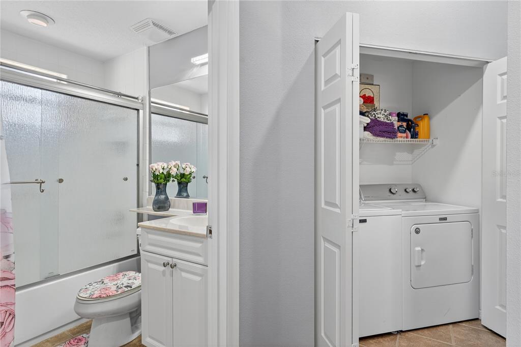 5336 Edgewater Way Oxford, FL 34484 - Photo 41 of 45 a bathroom with a shower sink and toilet