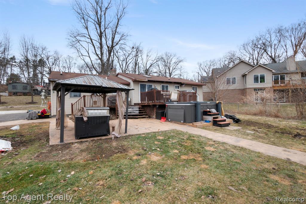 2065 Ridgemont Street Commerce Township, MI 48382 - Photo 31 of 35