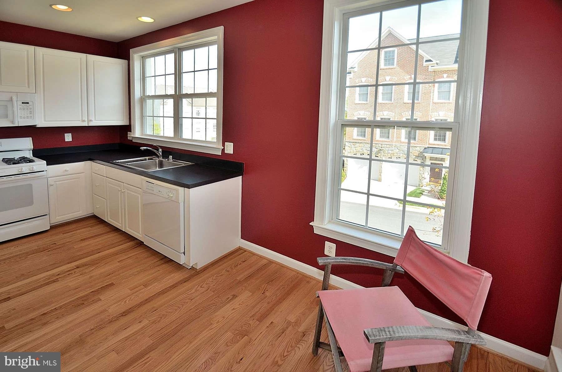 11459 Log Ridge Drive Fairfax, VA 22030 - Photo 5 of 18 Kitchen w/New Hardwoods!