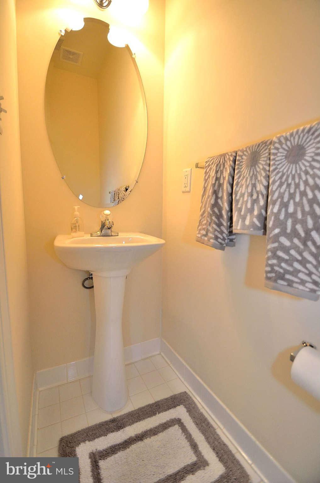 11459 Log Ridge Drive Fairfax, VA 22030 - Photo 8 of 18 Main Level Powder Room!
