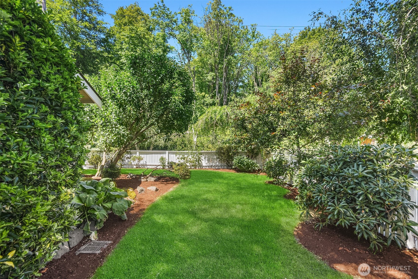 537 30th Avenue East Seattle, WA 98112 - Photo 5 of 25 a view of yard with green space