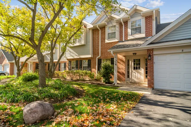 $2,300 | 1316 East Evergreen Drive, Unit 7, Palatine, IL 60074