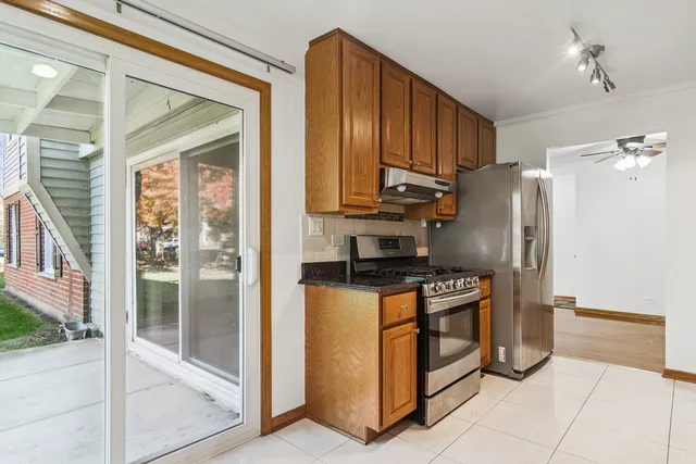 $2,400 | 1316 East Evergreen Drive, Unit 7, Palatine, IL 60074