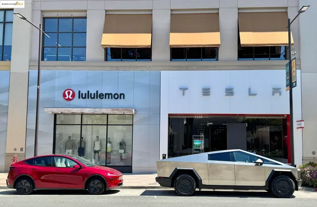 a car parked in front of a building