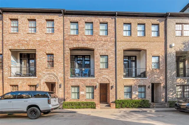 a car parked in front of a building