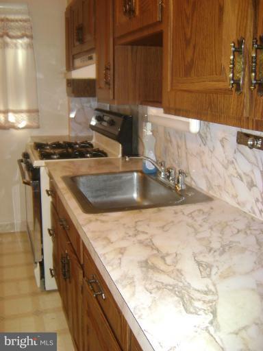 7326 Stratton Way Baltimore, MD 21224 - Photo 3 of 10 Kitchen