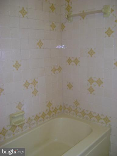 7326 Stratton Way Baltimore, MD 21224 - Photo 6 of 10 Bath