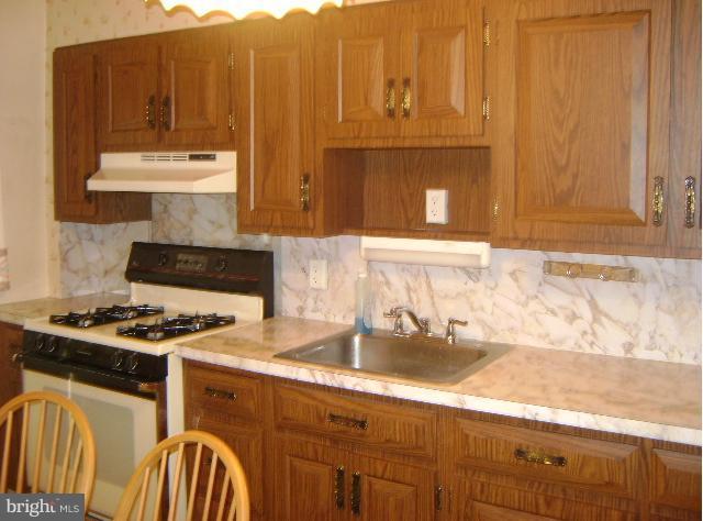 7326 Stratton Way Baltimore, MD 21224 - Photo 7 of 10 Kitchen