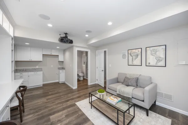 $4,000 | 2794 Ashcombe Dr., Ann Arbor, MI 48105