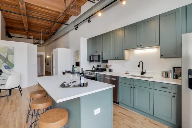 $475,000 | 1935 North Fairfield Avenue, Unit 203, Chicago, IL 60647