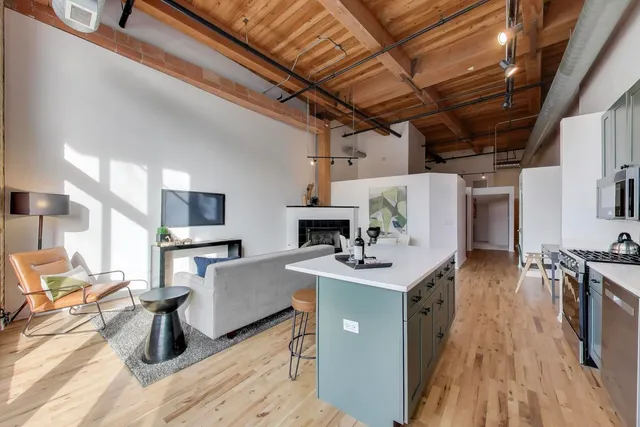 $475,000 | 1935 North Fairfield Avenue, Unit 203, Chicago, IL 60647