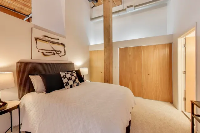 $475,000 | 1935 North Fairfield Avenue, Unit 203, Chicago, IL 60647