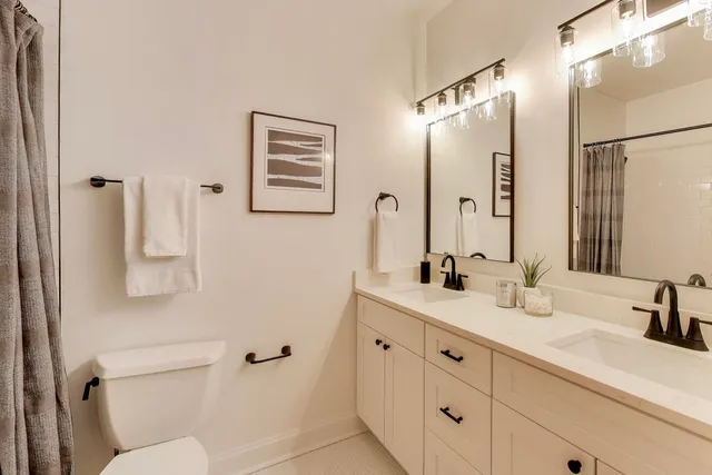 $475,000 | 1935 North Fairfield Avenue, Unit 203, Chicago, IL 60647