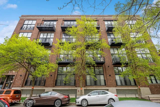 $475,000 | 1935 North Fairfield Avenue, Unit 203, Chicago, IL 60647