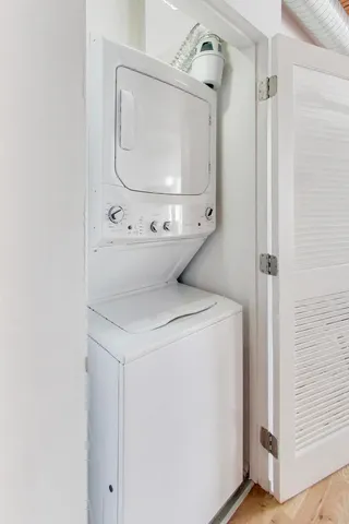 $475,000 | 1935 North Fairfield Avenue, Unit 203, Chicago, IL 60647