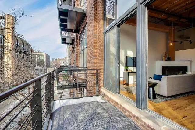 $475,000 | 1935 North Fairfield Avenue, Unit 203, Chicago, IL 60647