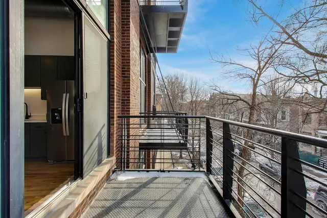 $475,000 | 1935 North Fairfield Avenue, Unit 203, Chicago, IL 60647