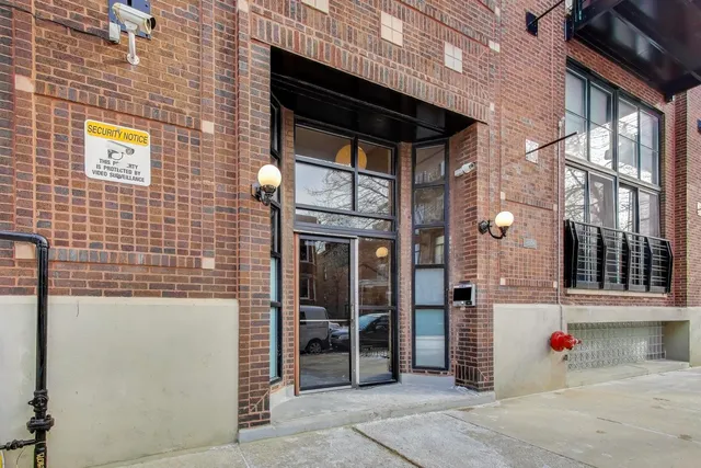 $475,000 | 1935 North Fairfield Avenue, Unit 203, Chicago, IL 60647