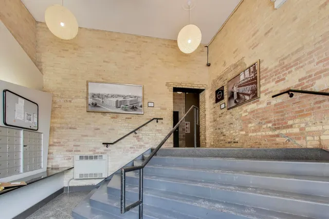 $475,000 | 1935 North Fairfield Avenue, Unit 203, Chicago, IL 60647