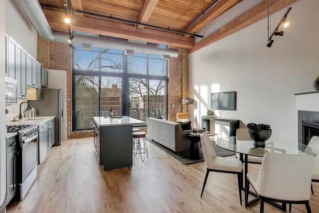 $475,000 | 1935 North Fairfield Avenue, Unit 203, Chicago, IL 60647