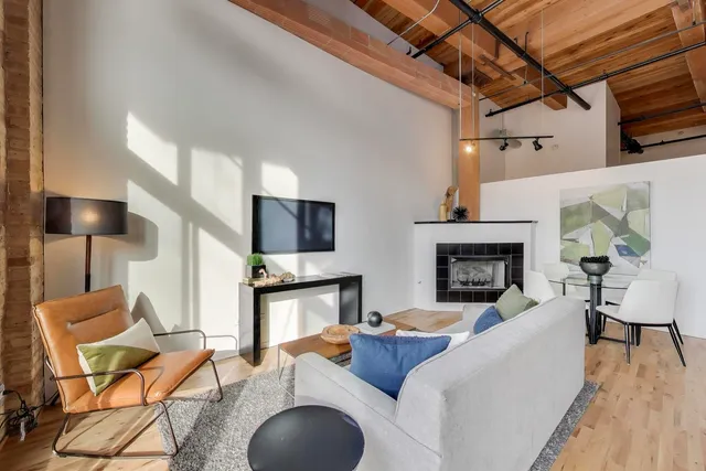 $475,000 | 1935 North Fairfield Avenue, Unit 203, Chicago, IL 60647