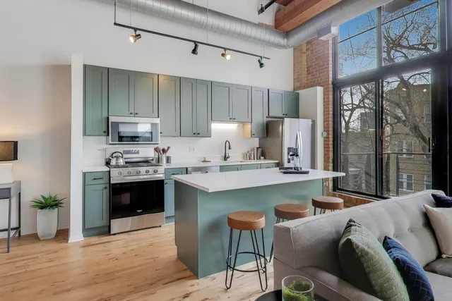 $475,000 | 1935 North Fairfield Avenue, Unit 203, Chicago, IL 60647