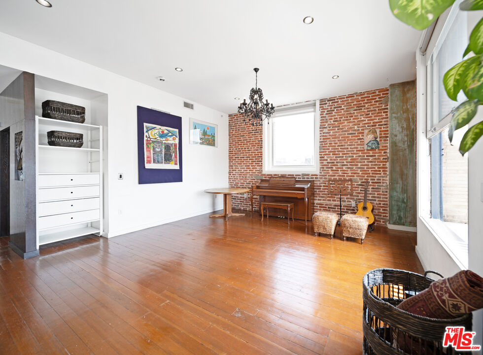 257 South Spring Street, Unit 4E Los Angeles, CA 90012 - Photo 11 of 28