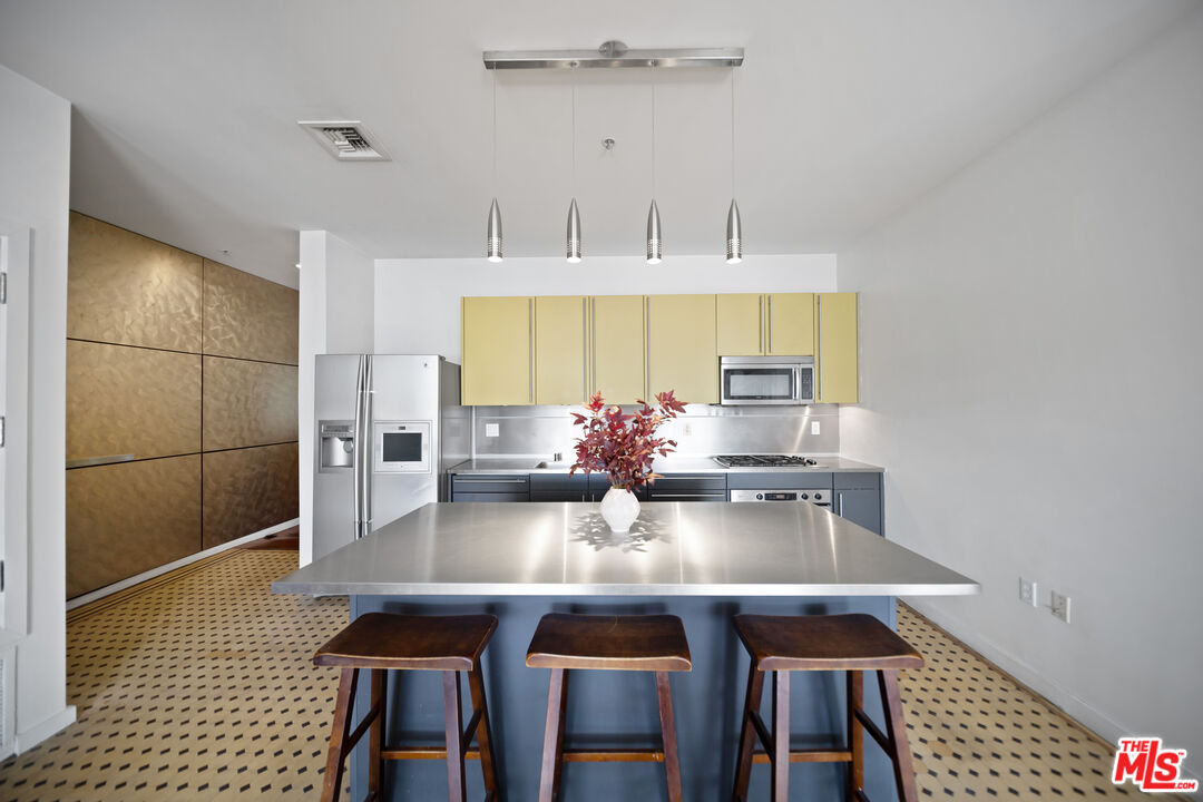 257 South Spring Street, Unit 4E Los Angeles, CA 90012 - Photo 15 of 28