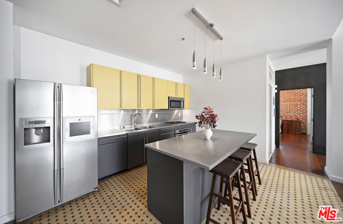 257 South Spring Street, Unit 4E Los Angeles, CA 90012 - Photo 16 of 28