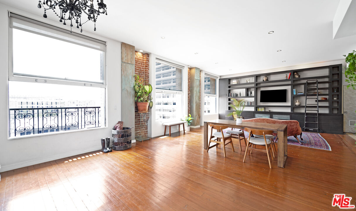 257 South Spring Street, Unit 4E Los Angeles, CA 90012 - Photo 3 of 28