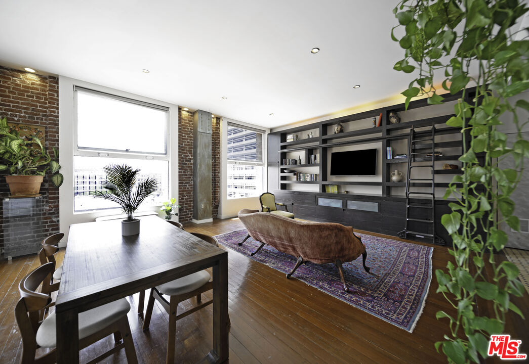 257 South Spring Street, Unit 4E Los Angeles, CA 90012 - Photo 6 of 28