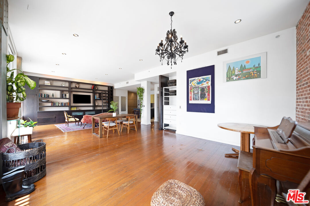 257 South Spring Street, Unit 4E Los Angeles, CA 90012 - Photo 9 of 28