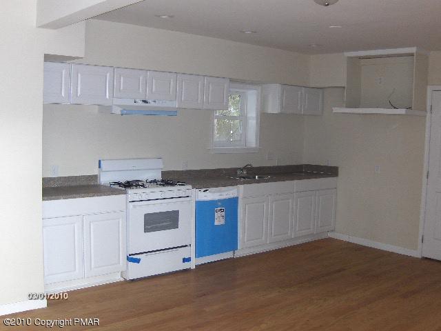 51 Five Springs Road Stroudsburg, PA 18360 - Photo 2 of 11 Kitchen