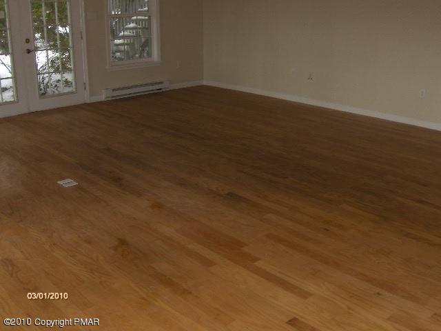 51 Five Springs Road Stroudsburg, PA 18360 - Photo 3 of 11 Living room